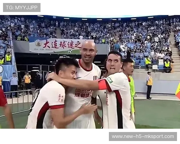 费利佩接罗慕洛传中头球破网,成都蓉城热身赛2比0获胜